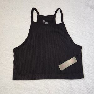 No Boundaries Juniors’ Seamless High Neck Tank Top.
